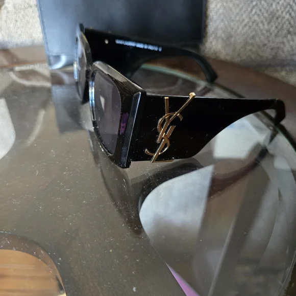 Glossy Black Cat Eye Sunglasses - Picture 2 of 3